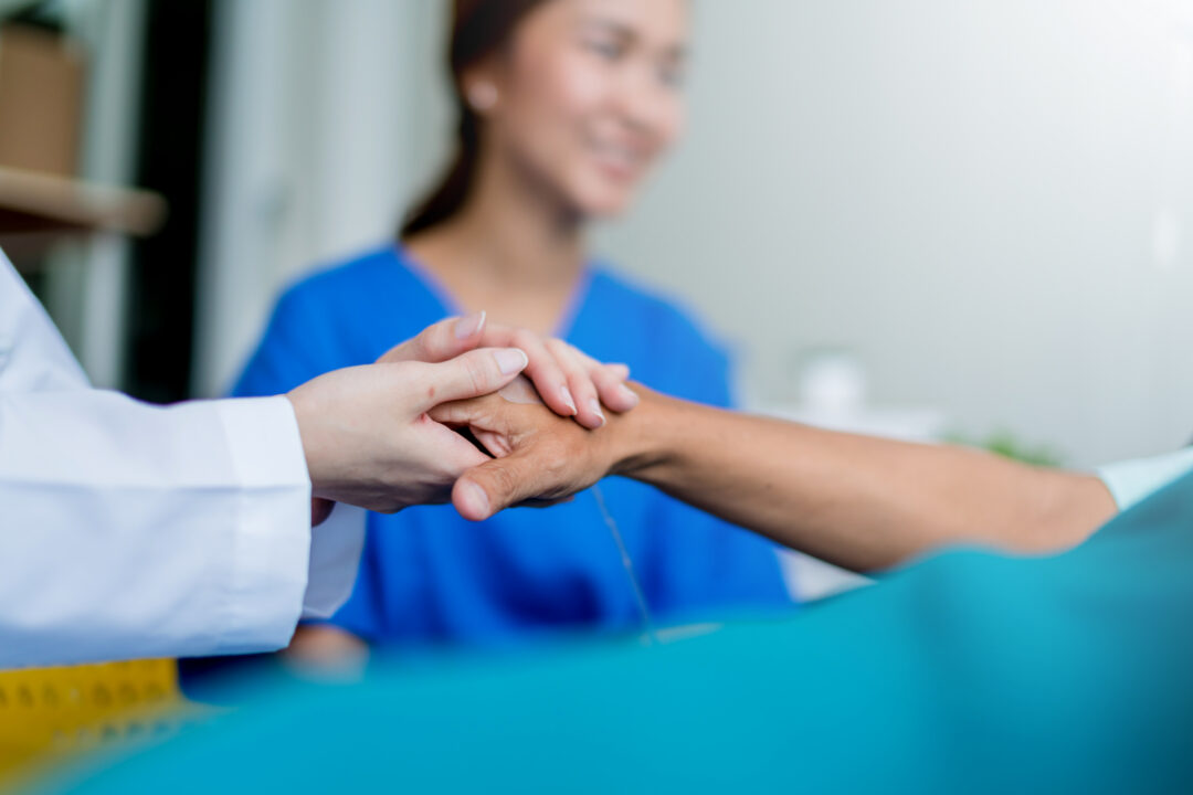 Person discussing benzodiazepine withdrawal symptoms with a treatment specialist